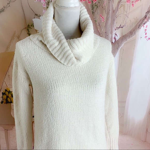 Moon & Madison Cozy Knit Turtleneck Sweater - Picture 4 of 10